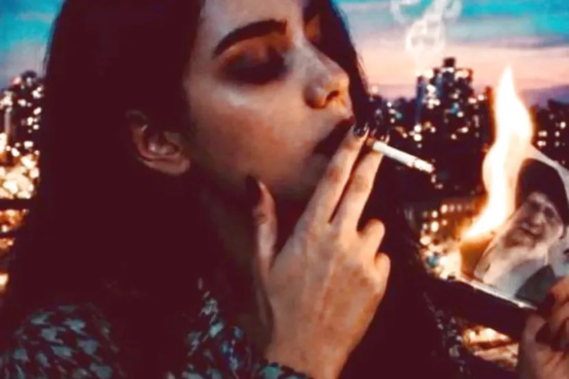 THE BRAVEST WOMEN IN THE WORLD: Young Women in Iran Launch a Trend That Puts Them at Risk of the Death Penalty!