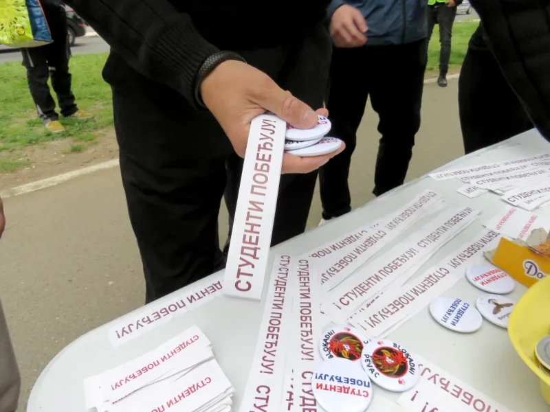 COVERING ALL NEIGHBORHOODS AND STREETS: Students continue the “Sharing the Victory” campaign across Belgrade!