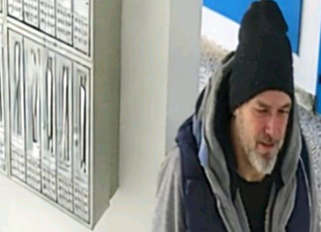 THIS IS THE MONSTER FROM BELGRADE WANTED BY POLICE! He stabbed a grandmother with a knife in front of her grandson and robbed her — if you see him, call the MUP immediately! (PHOTO)
