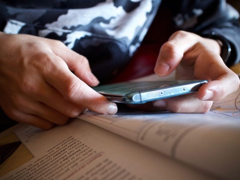 WITHOUT MOBILE PHONE EVEN DURING BREAKS: Serbia bans the use of phones in schools, bill is ready!