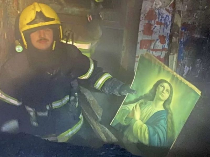 FIREFIGHTERS WITNESSED A MIRACLE: A large fire engulfed a family house in Senta, and an icon remained untouched!