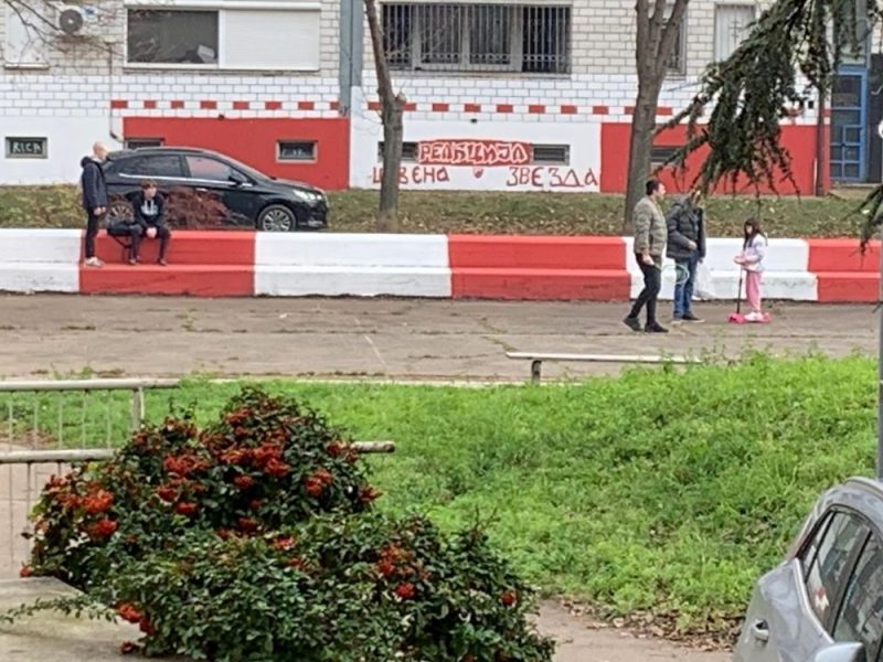 MUNICIPALITY PAID FOR A FAN WHIM WITH CITIZENS’ MONEY: Entire neighborhood in Belgrade painted in red-and-white! (VIDEO)