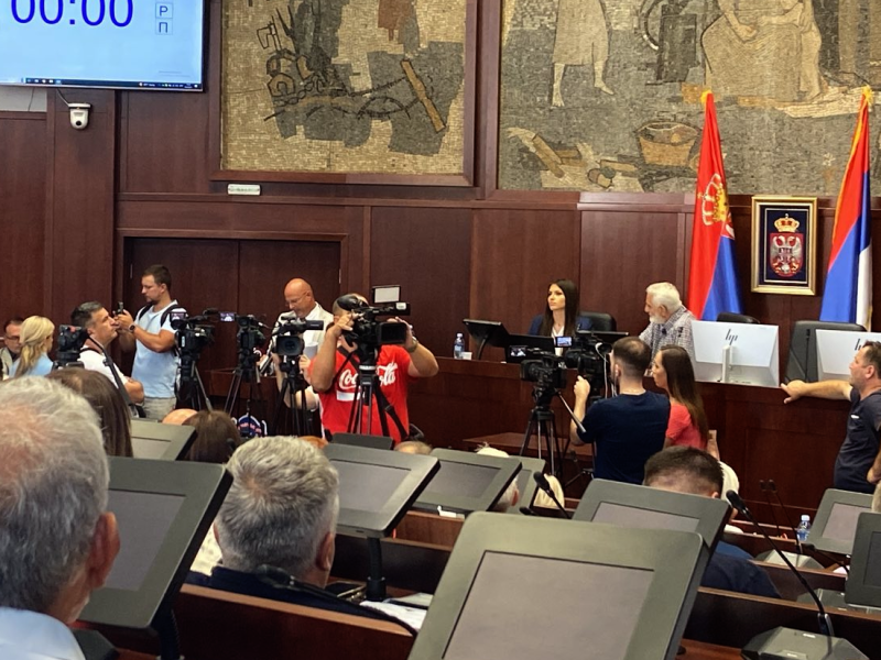 FIGHT IN THE ČAČAK ASSEMBLY: A Councillor from the Russian Party Physically Attacked a Dveri Member for Filming Him with a Phone!