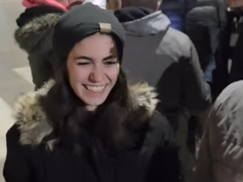 “BEAUTY, ENERGY, YOUTH…”: This Is the Girl Who Defeated the SNS List in the Settlement of Sanković in Mionica! (VIDEO)