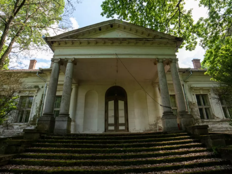 CULTURAL HERITAGE FOR SALE: Sokolac Castle is going to auction, the state is not interested in buying it!