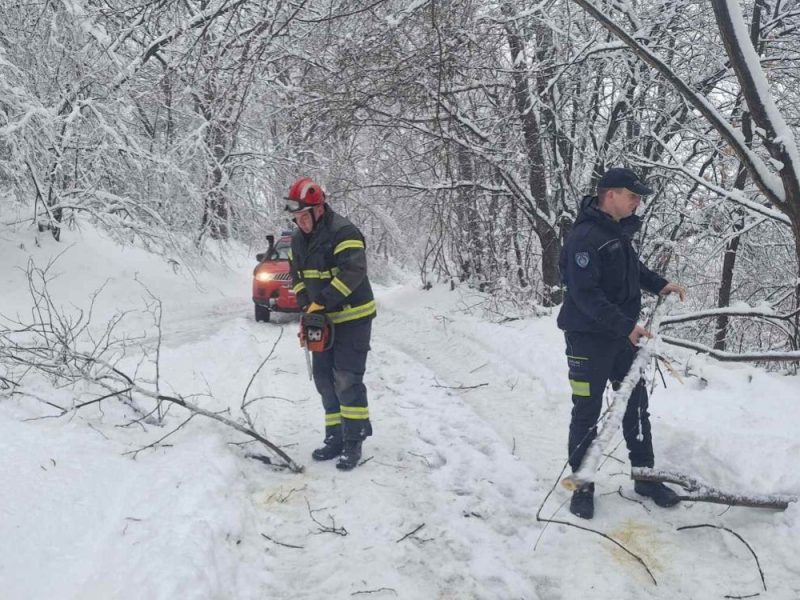 MORE THAN SIX THOUSAND HOUSEHOLDS WITHOUT ELECTRICITY: State of Emergency in Force in 11 Municipalities in Serbia!
