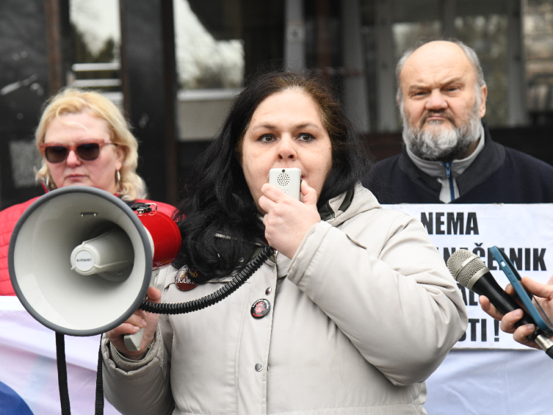 WHERE DID 500 MILLION FOR SALARIES GO? Shocking discovery at a meeting between the minister and Apoteka Beograd workers!