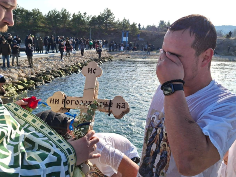 FOR THE SECOND TIME AFTER 70 YEARS: Orthodox Christians near Zadar swam for the Holy Cross! (VIDEO)