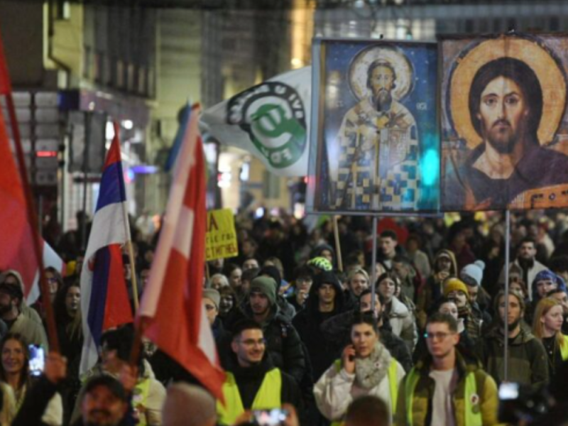 “KNOWLEDGE IS POWER”: Protest by Students in Blockade Began in Front of the Rectorate, Columns of Citizens Poured Into the Center of Belgrade! (VIDEO)