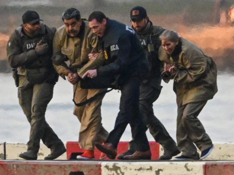 THIS IS MADURO’S DEFENSE PLAN: He Claims He Is a Victim of a Military Kidnapping, Represented by Assange’s Lawyer!