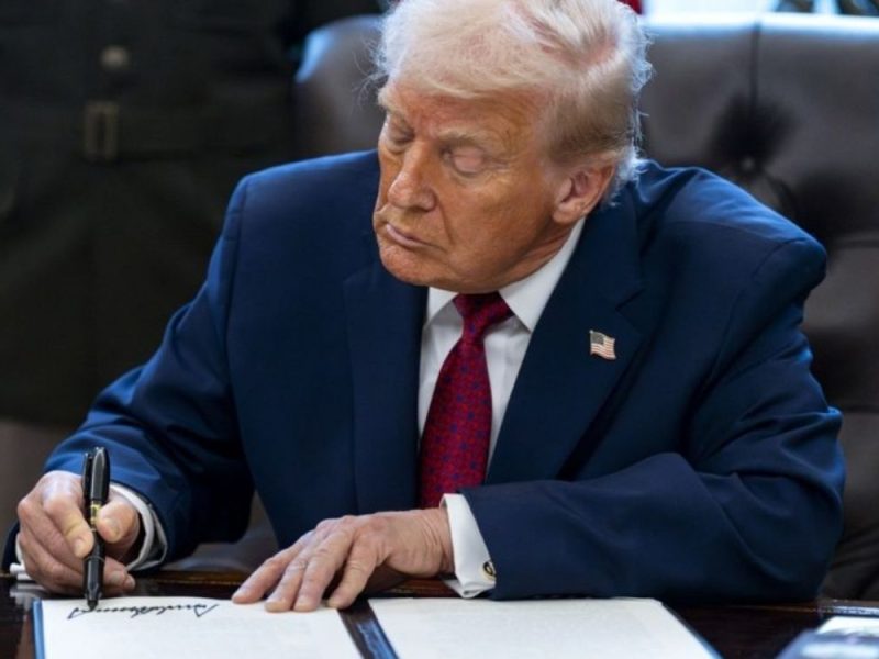 REFUGEES WITHOUT GREEN CARDS TARGETED: New Trump Order Allows Arrest and Detention of Legal Residents!