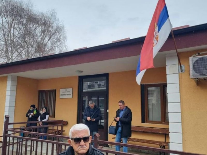 DEMAND SIGNING OF AGREEMENT WITH PRISTINA: Albanians in civilian clothes stormed the Rectorate in North Mitrovica!