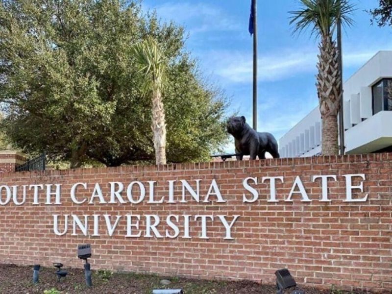 BLOCKADE LASTED FOUR HOURS: Two people killed and one wounded in shooting at an American university!