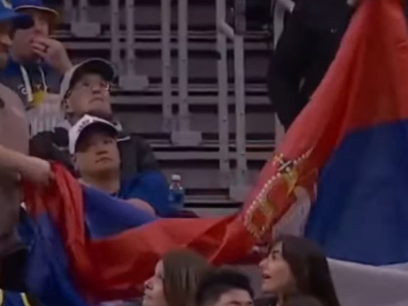 SCANDAL AT THE GAME IN SAN FRANCISCO: Serbs unfurled a tricolor while Jokić was shooting free throws, security threw them out of the arena! (VIDEO)