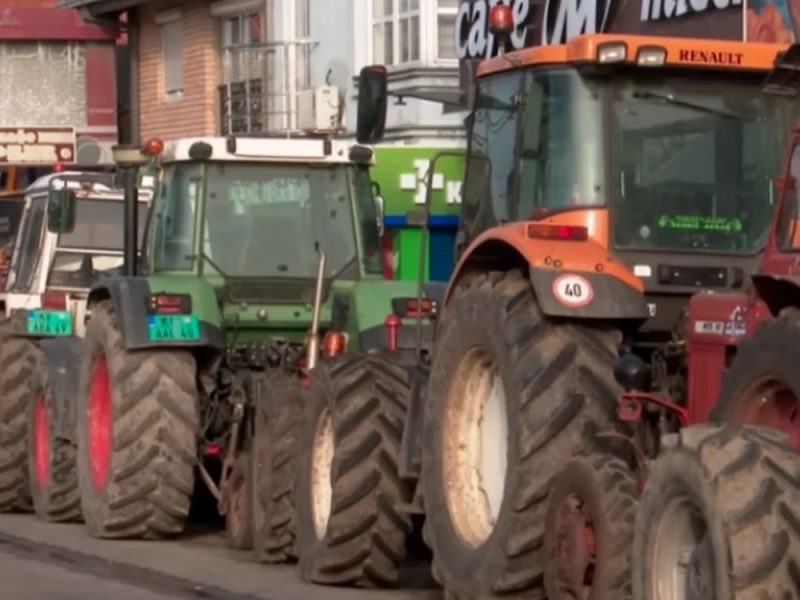 FARMERS DO NOT GIVE UP ON TOTAL BLOCKADE: Traffic stopped on about 80 roads across Serbia!
