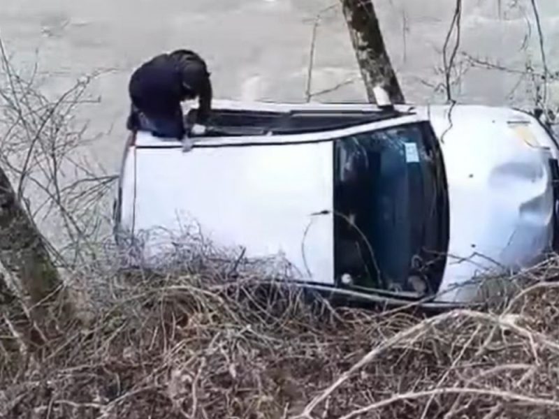 „HE IS MY BROTHER FROM TODAY“: Ivica saw an overturned car and immediately rushed to help, saved a person with a disability from certain death! (VIDEO)