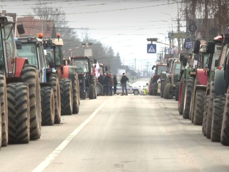 KRALJEVO COMPLETELY CUT OFF FROM SERBIA: Farmers radicalize protest, all entrances to the city blocked!
