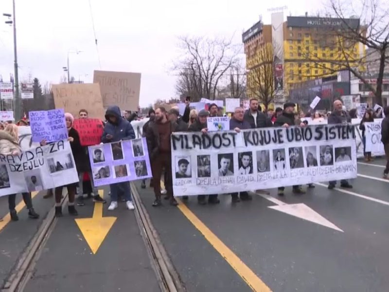 “YOUTH KILLED BY THE SYSTEM”: Large civic protest in Sarajevo over tram tragedy!