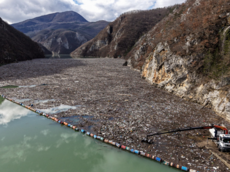 ECOLOGICAL DISASTER IN VIŠEGRAD: Waste from three countries clogs the Drina River! (VIDEO)