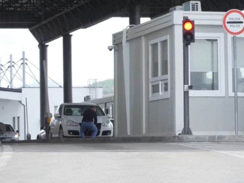 RECORD SEIZURE AT MERDARE: Police busted a hidden compartment in a van, one million euros flew out of a double floor!