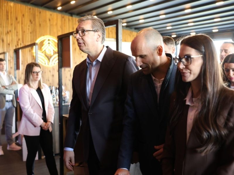 WHILE VUČIĆ WAS VISITING ARANĐELOVAC, POLICE ENTERED AMONG STUDENTS: “They were rough, they kept us locked in until he passed!” (VIDEO)