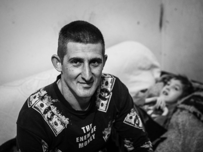 “GO, WOMAN, BUT I WON’T PUT MY SON IN A HOME!” Devoted father Dejan fights like a lion for his Luka (13), who is seriously ill! And he takes care of six more children… (PHOTO)