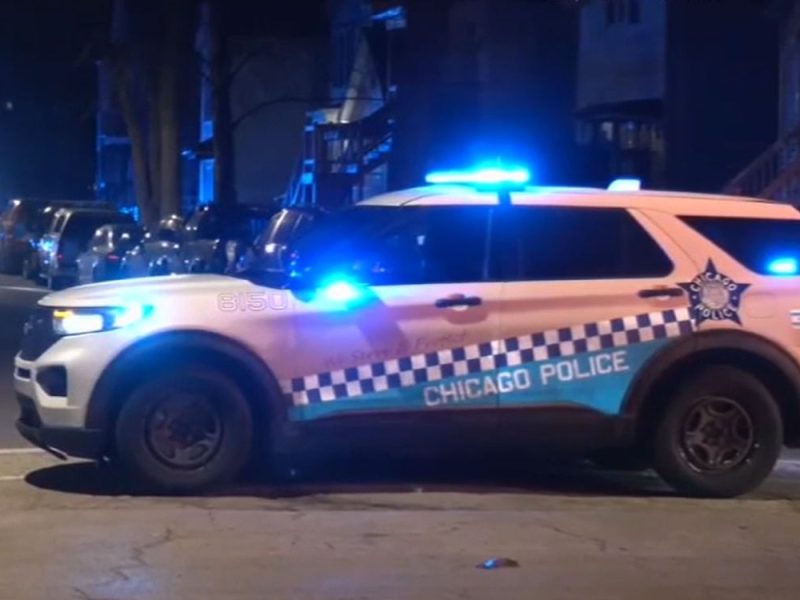 BLOODY NIGHT IN CHICAGO: Two attackers opened fire on a parked car, teenager killed, one young man in critical condition!