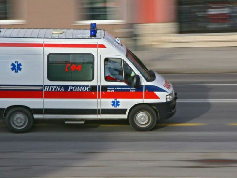 AMBULANCE VEHICLE STOLEN IN VRANJE: Thief went wild with the medical vehicle, ran off the road, then fled!