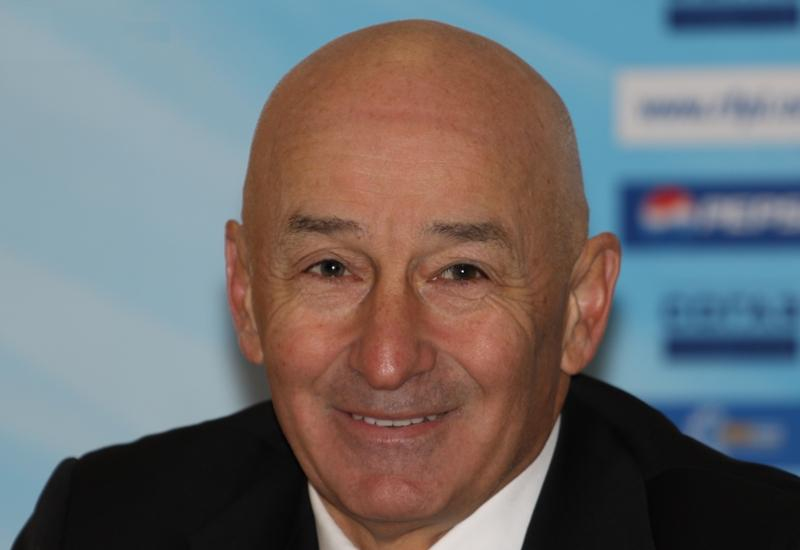 MUSLIN SPOKE OUT: “We were cowards, we allowed thugs to beat our children! Our duty is to support the students!”