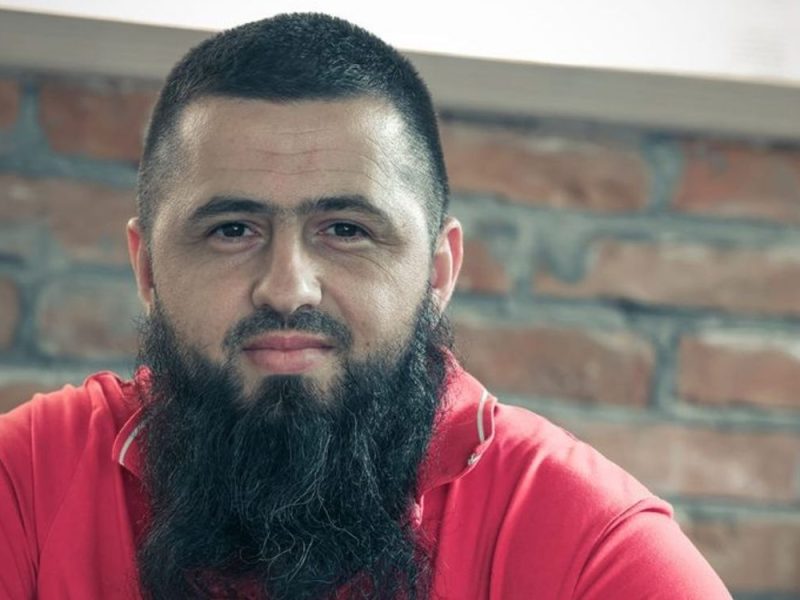 BRAVO, SEAD, YOU GREAT MAN! Humane baker from Novi Pazar is building a house for his Orthodox neighbor and his seven-member family! (VIDEO)