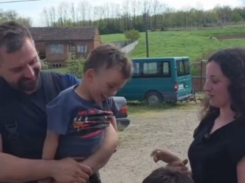 “WE RETURNED TO LIVE THE SERBIAN, NOT THE AMERICAN DREAM”: The Milošević family left Hawaii and chose a Serbian village for raising their three sons! (VIDEO)