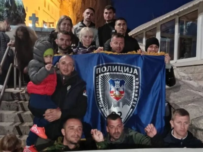 A FEAT THAT THRILLED THE REGION: Serbian police officers walked 450 kilometers to Ostrog for Sofija and Feđa! (PHOTO)