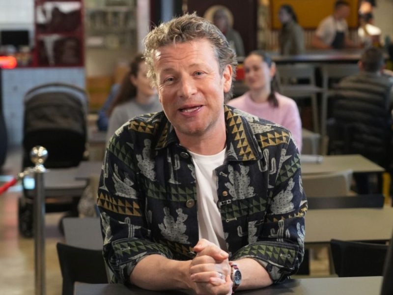 JAMIE OLIVER IN A SURPRISE VISIT TO SERBIA: Famous British chef visited a Belgrade market!