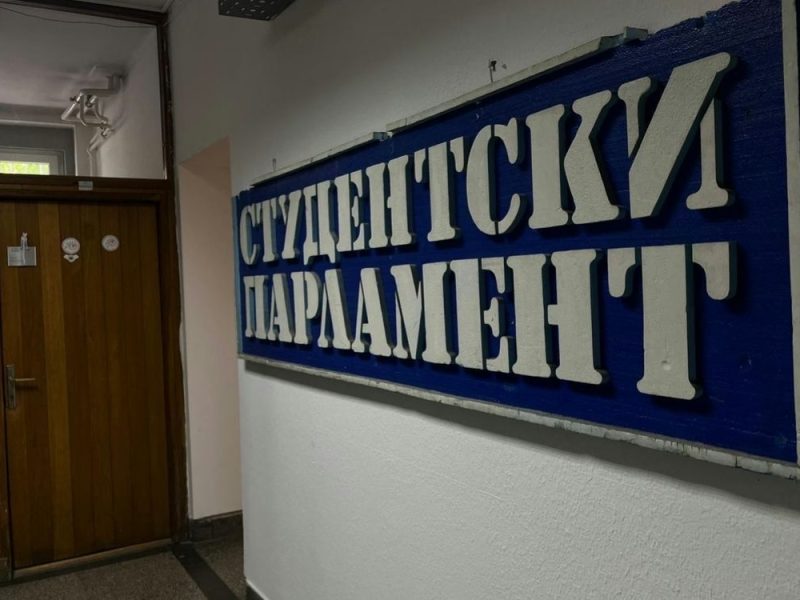 POLICE RAIDED THE FACULTY OF MEDICINE DURING THE NIGHT: Students in blockade accused colleagues close to the authorities of stealing elections for the student parliament!