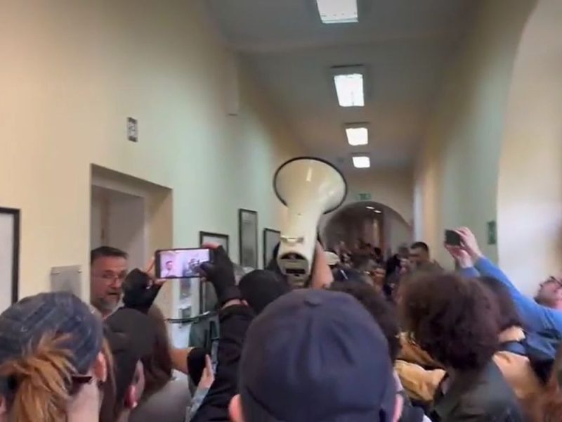 THEY SEEK THE DEAN’S DISMISSAL: Students marked 52 years of the Academy of Arts in Novi Sad with a protest!