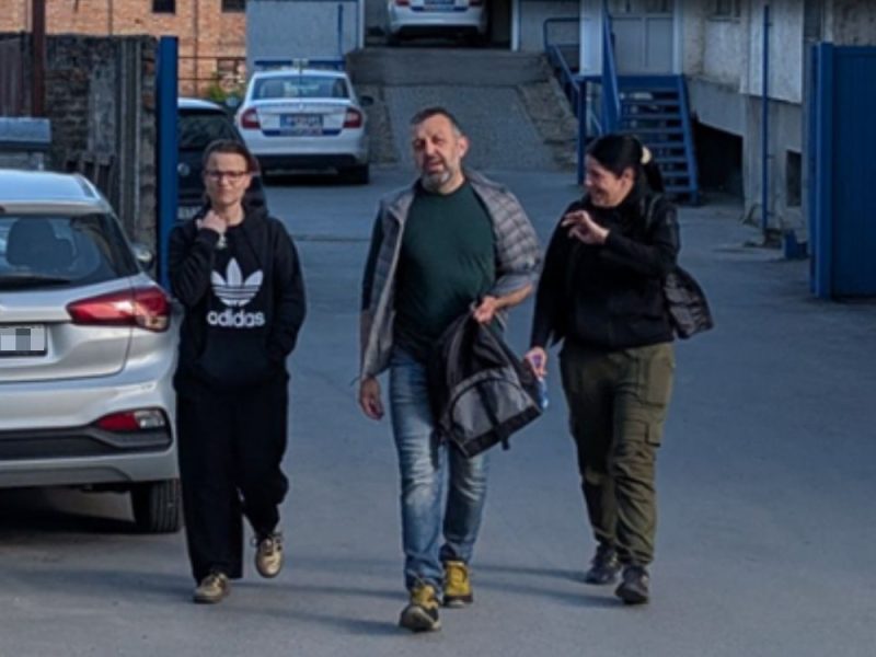 WROTE THE GRAFFITI “STUDENTS WIN”: Two activists detained in Zrenjanin, a woman claims she was stripped naked in the station!