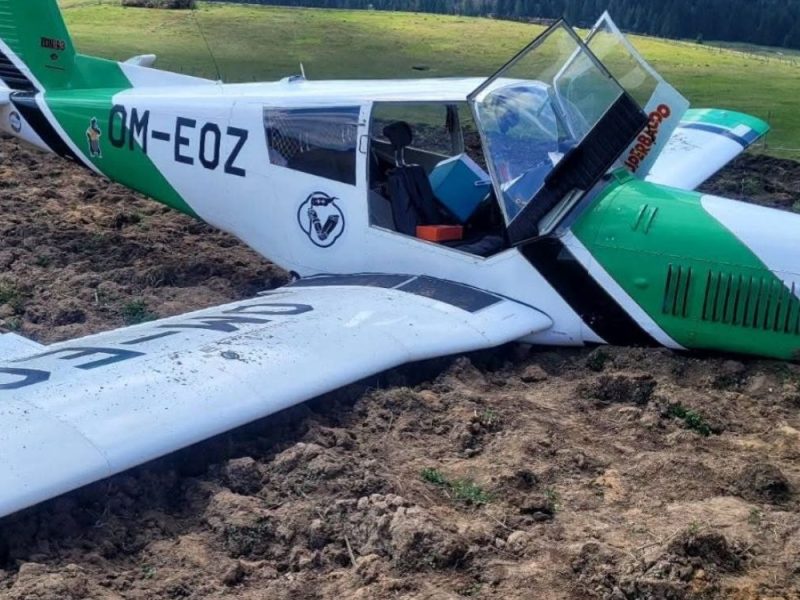 PLANE FORCED TO LAND IN A MEADOW IN BIH: Two passengers injured, pilot successfully grounded the aircraft despite engine failure!