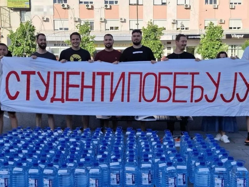 SOLIDARITY IN ACTION: Kragujevac assemblies and students rushed to help, donated 200 bottles of water for the endangered citizens of Cacak! (VIDEO)