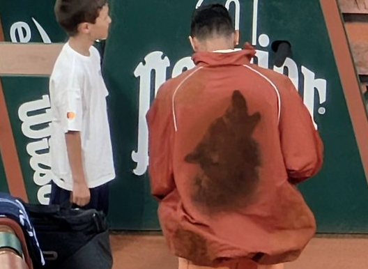 DJOKOVIC HAS A NEW JACKET THAT THE WHOLE WORLD IS TALKING ABOUT: “I am spiritually connected to that animal, it is the protector of my people!” (VIDEO)