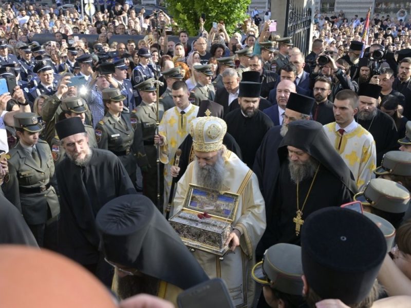 SOC BROUGHT A DECISION: Money contributed to the Sash of the Most Holy Mother of God will be sent to Serbian families in Kosovo!