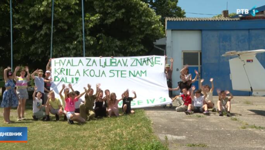 SURPRISE THEY WILL REMEMBER FOR THE REST OF THEIR LIVES: Novi Sad students gifted their teacher a skydive!