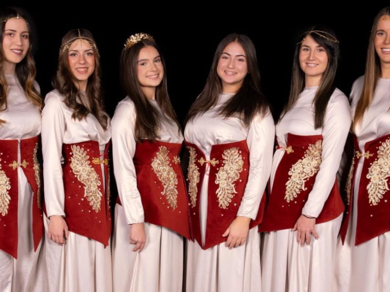 THESE BEAUTIES ARE THE PRIDE OF SERBIAN CHICAGO: Girls from the group „Zlatni vez“ sing so that they made even Americans sing with them! (VIDEO)