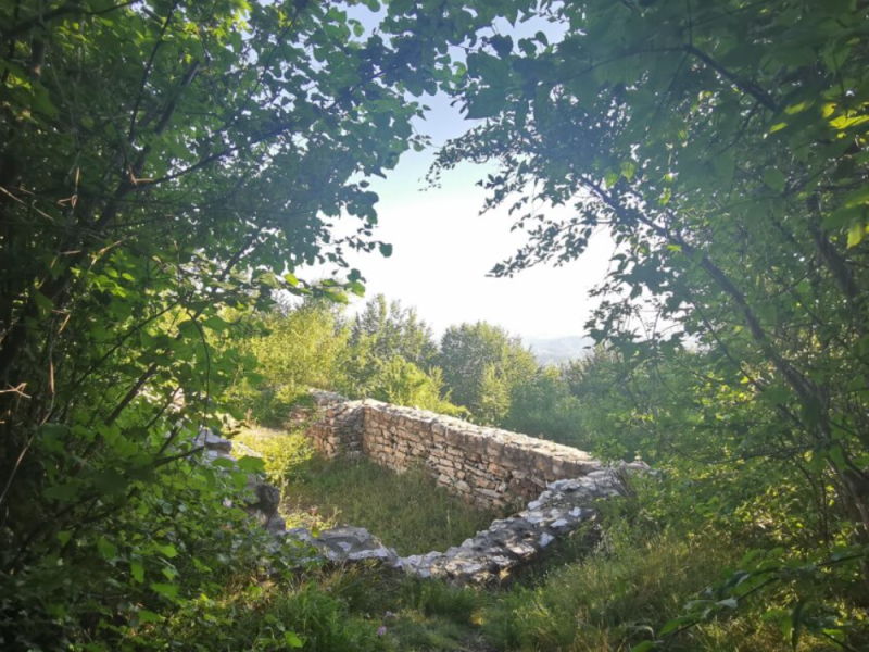 HE LEFT HAGIA SOPHIA TO CONSTANTINOPLE, AND A MAGNIFICENT FORTIFICATION TO ČAČAK: Remains of Emperor Justinian the Great’s city on a Serbian mountain (PHOTO)