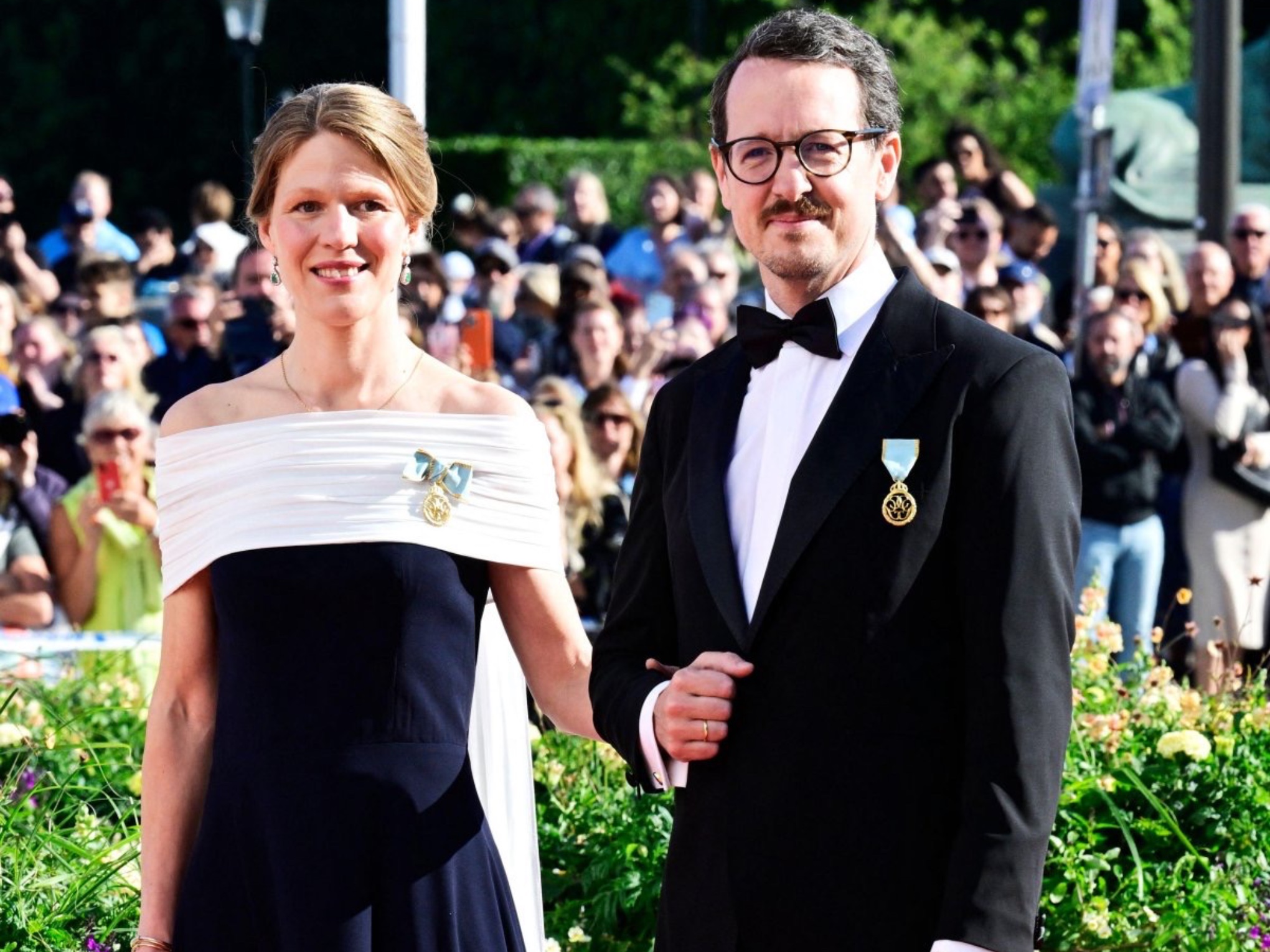 TOUCHING GESTURE BY PRINCE FILIP AND PRINCESS DANICA IN STOCKHOLM: They Presented the White Angel Icon to the Swedish King and Queen, and a Gift from Kosovo and Metohija to Crown Princess Victoria! (VIDEO)