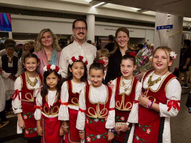 TOUCHING WELCOME, LAUGHTER AND TEARS FOR THE KARADJORDJEVICS IN CHICAGO! Serbian children welcomed Prince Filip and Princess Danica with song, bread and salt! (VIDEO +PHOTO)