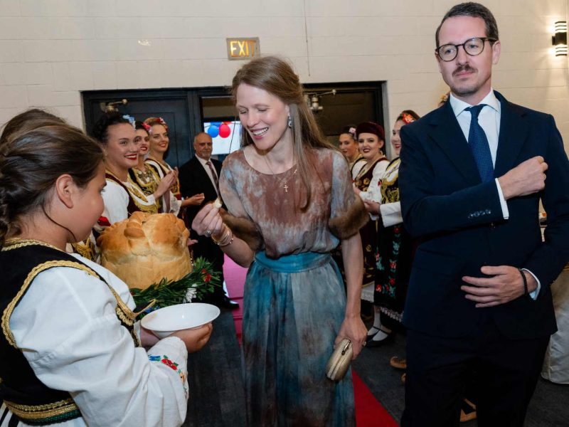 PRINCE AND PRINCESS DELIGHT SERBS IN CHICAGO: They Promise a Project Connecting Children from the Diaspora and Serbia, Then Invite Everyone to Take Photos With Them! (VIDEO, PHOTOS)