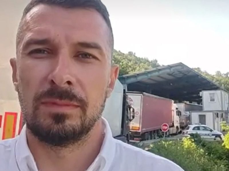 “BECAUSE OF FLAGS THEY DO NOT LET ME RETURN HOME”: Serbian councilor from Leposavić stopped at Jarinje, he was returning from the gathering in Kraljevo!