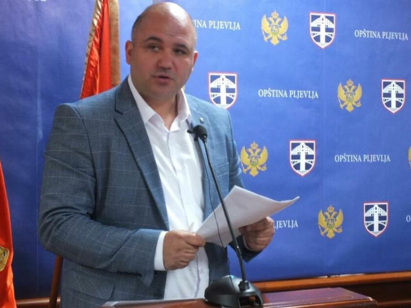 SCANDAL IN PLJEVLJA: The municipality president sang Serbian songs to the gusle, then ended up at a police hearing!