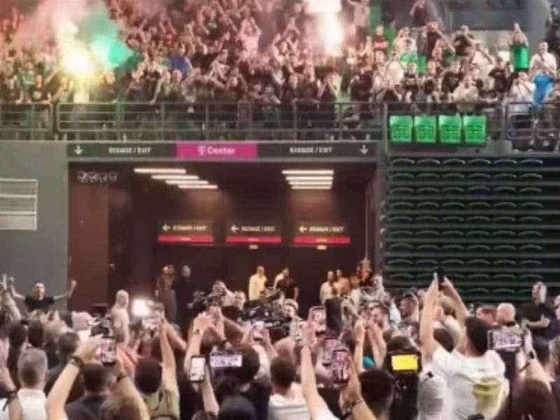 CRAZY WELCOME FOR ŽELJKO IN ATHENS: Flares Light Up OAKA Arena as Obradović Addresses Panathinaikos Fans, Mentions Partizan Too! (VIDEO)
