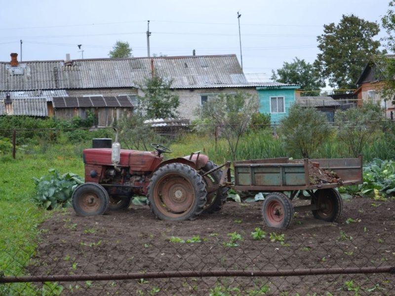 TERRIBLE ACCIDENT NEAR BELGRADE: Grandfather Runs Over Baby With Tractor in Family Yard, Doctors Fighting for Child’s Life!